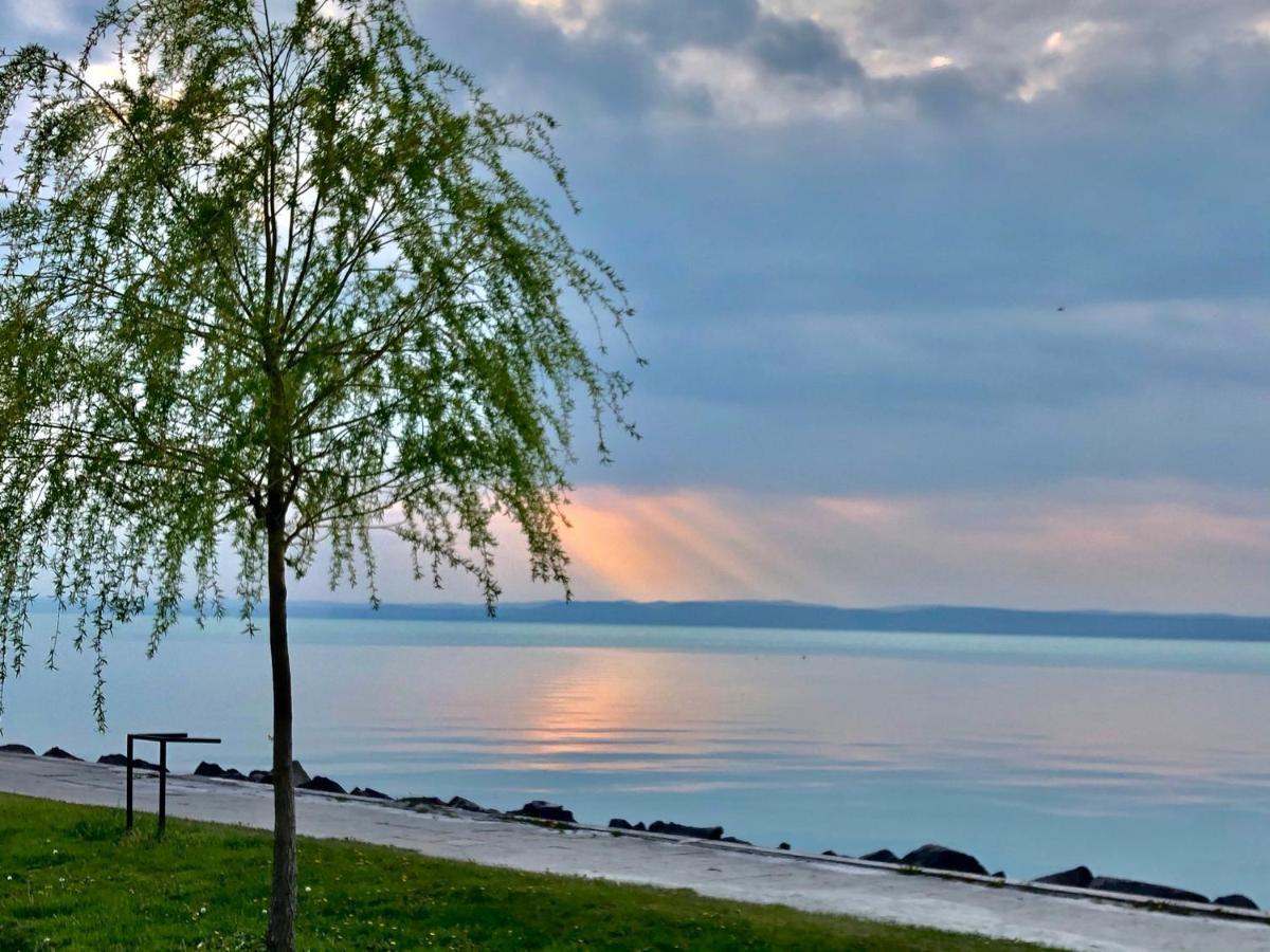 Siófoki Vízparti Nyaraló - Lake Side Apartman Kültér fotó