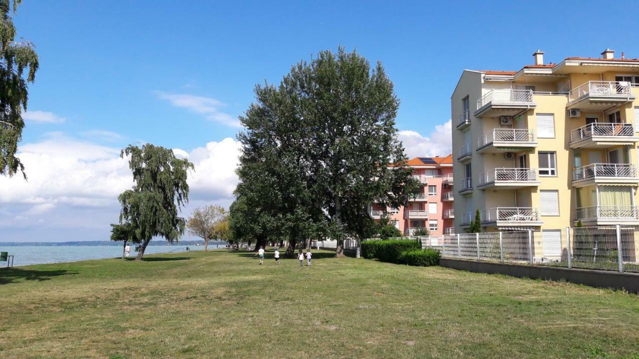 Siófoki Vízparti Nyaraló - Lake Side Apartman Kültér fotó