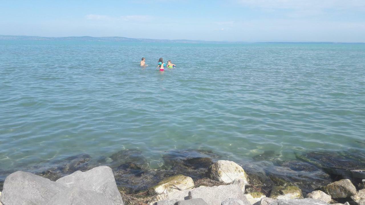 Siófoki Vízparti Nyaraló - Lake Side Apartman Kültér fotó