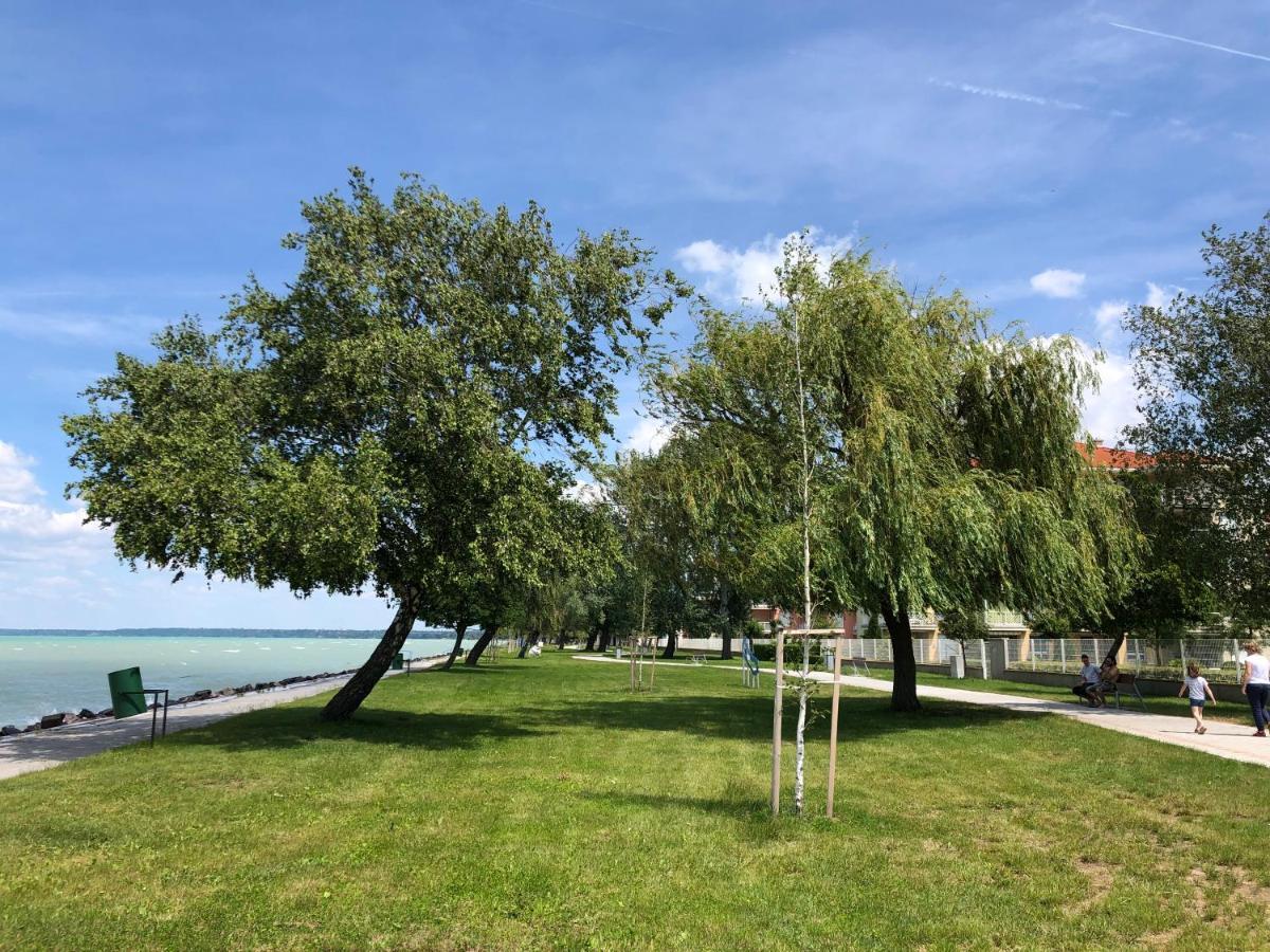 Siófoki Vízparti Nyaraló - Lake Side Apartman Kültér fotó